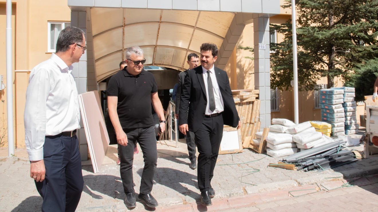 Rektör Yılmaz, fakülte ve uygulama birimlerinde incelemelerde bulundu